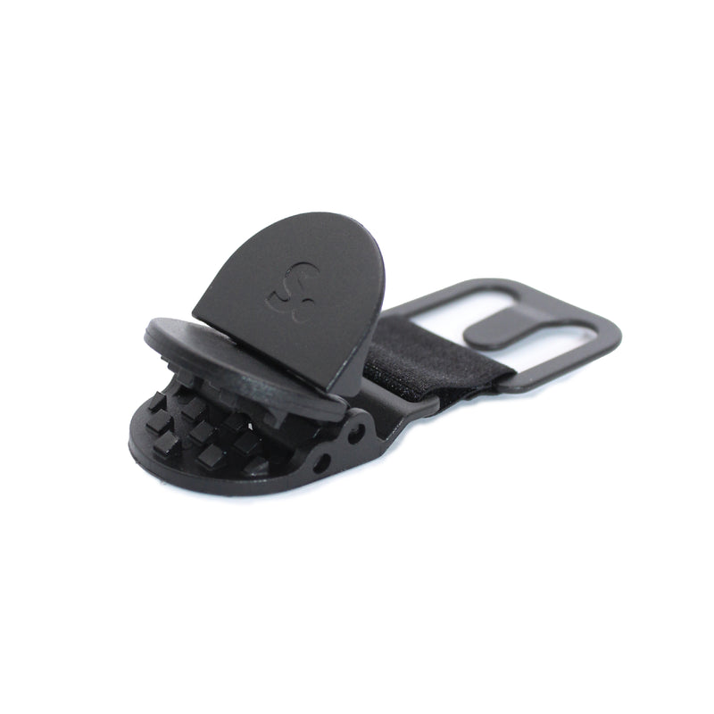 up close image of stockups clip clasp open